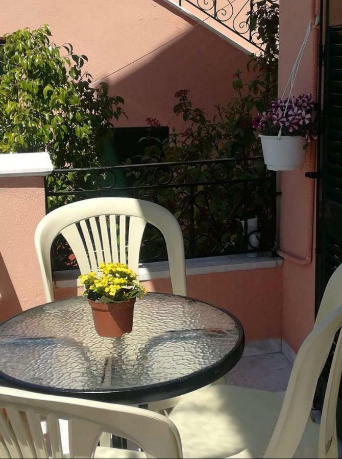 Marios Apartment Lakones Exterior photo